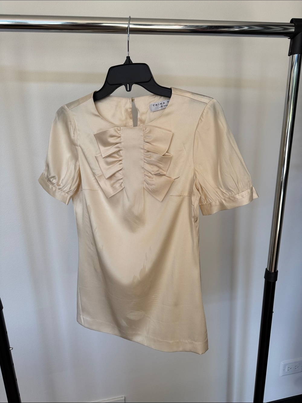 Trina Turk Cream Satin Ruffle Front Short Sleeve Top